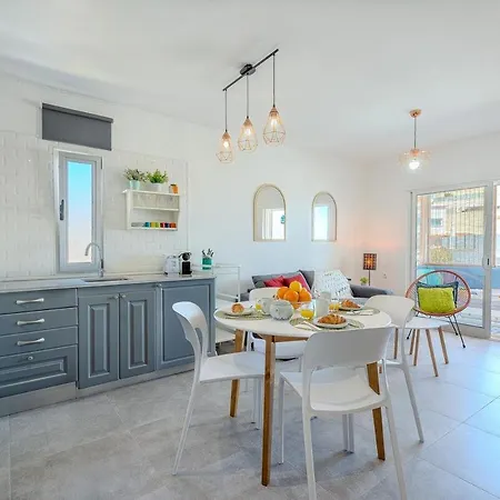 Old Town Sea View Apartment