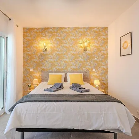 Old Town Sea View Apartment